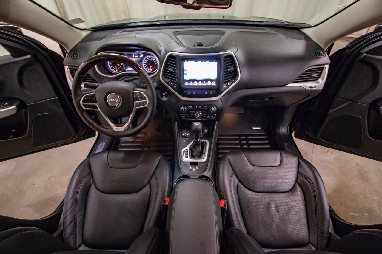 2017 Jeep Cherokee 4x4 Overland Leather Roof Nav Red Deer AB