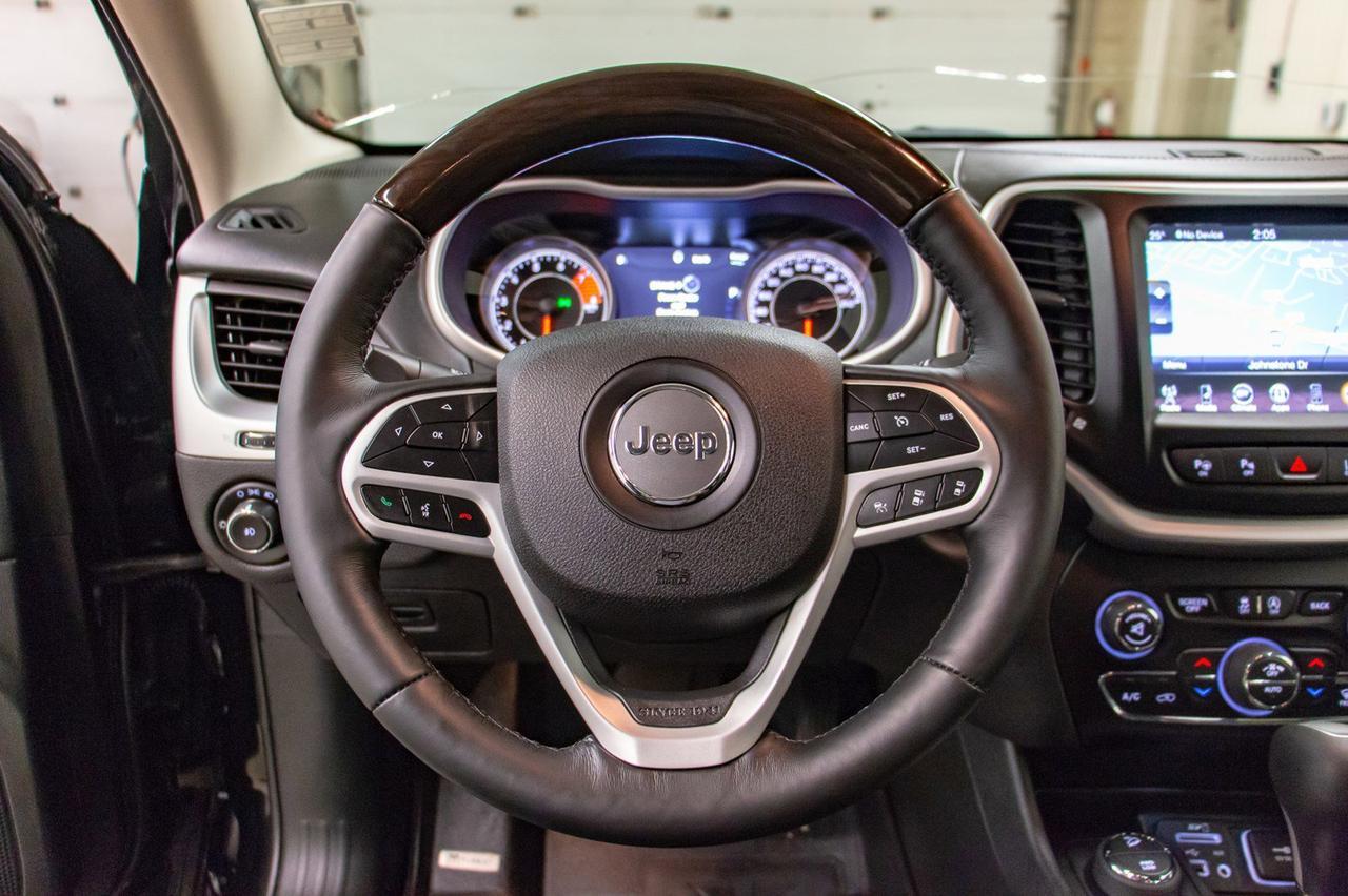 2017 Jeep Cherokee 4x4 Overland Leather Roof Nav Red Deer AB