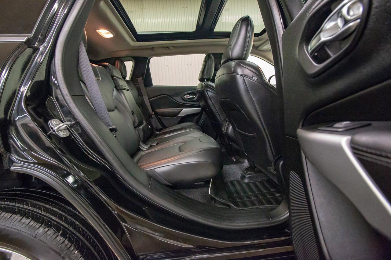 2017 Jeep Cherokee 4x4 Overland Leather Roof Nav Red Deer AB