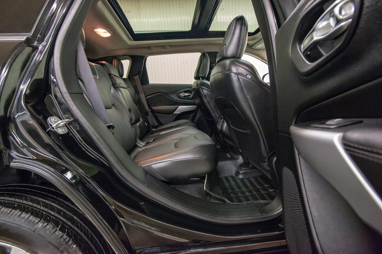 2017 Jeep Cherokee 4x4 Overland Leather Roof Nav Red Deer AB