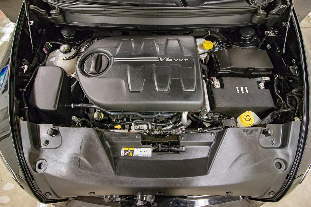 2017 Jeep Cherokee 4x4 Overland Leather Roof Nav Red Deer AB