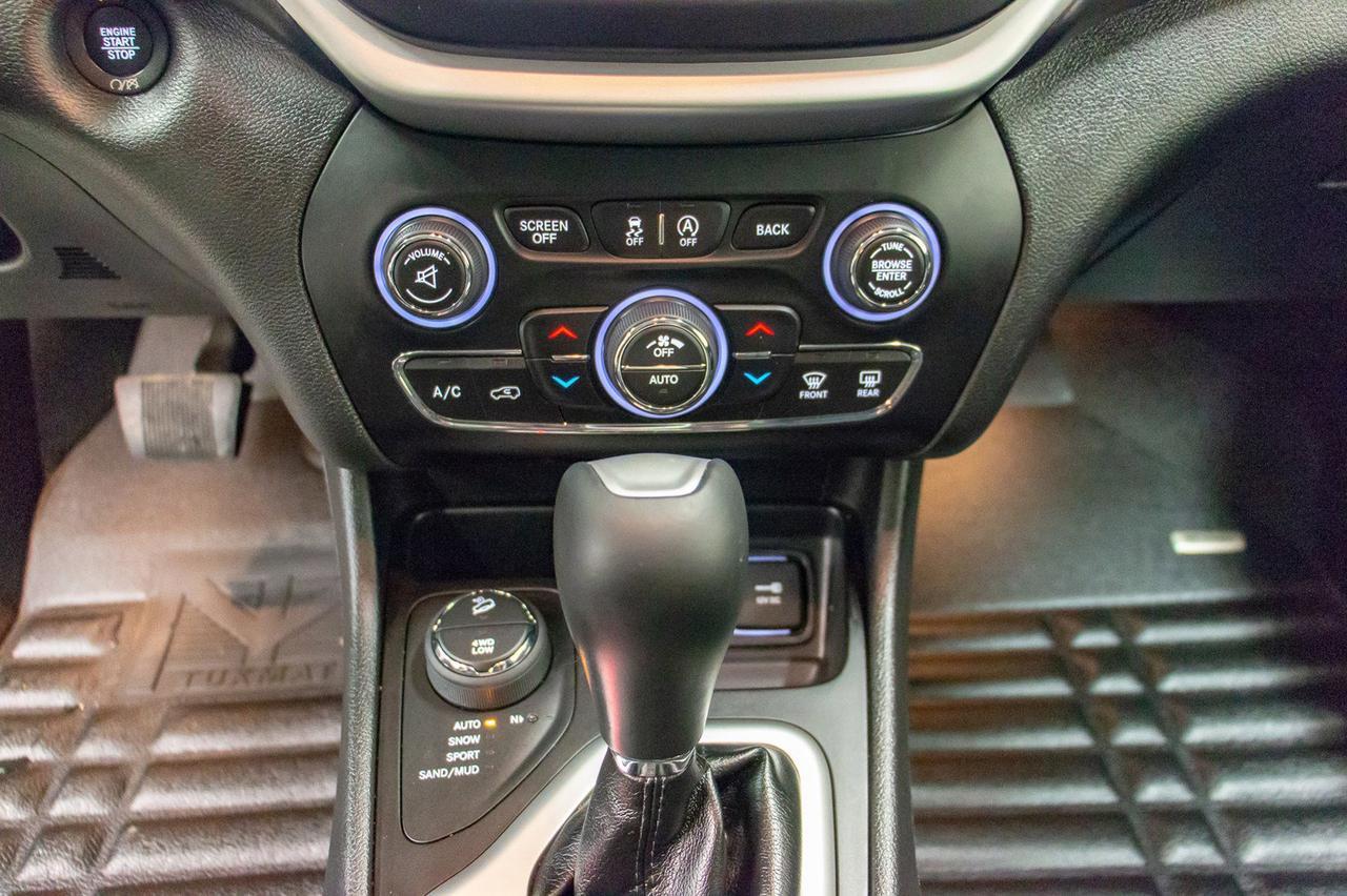 2017 Jeep Cherokee 4x4 Overland Leather Roof Nav Red Deer AB