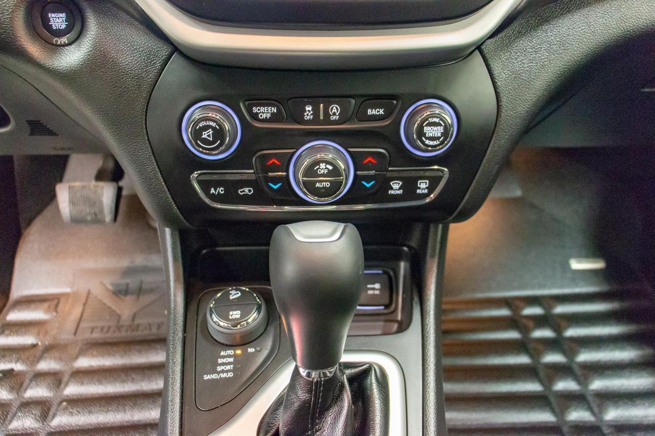 2017 Jeep Cherokee 4x4 Overland Leather Roof Nav Red Deer AB