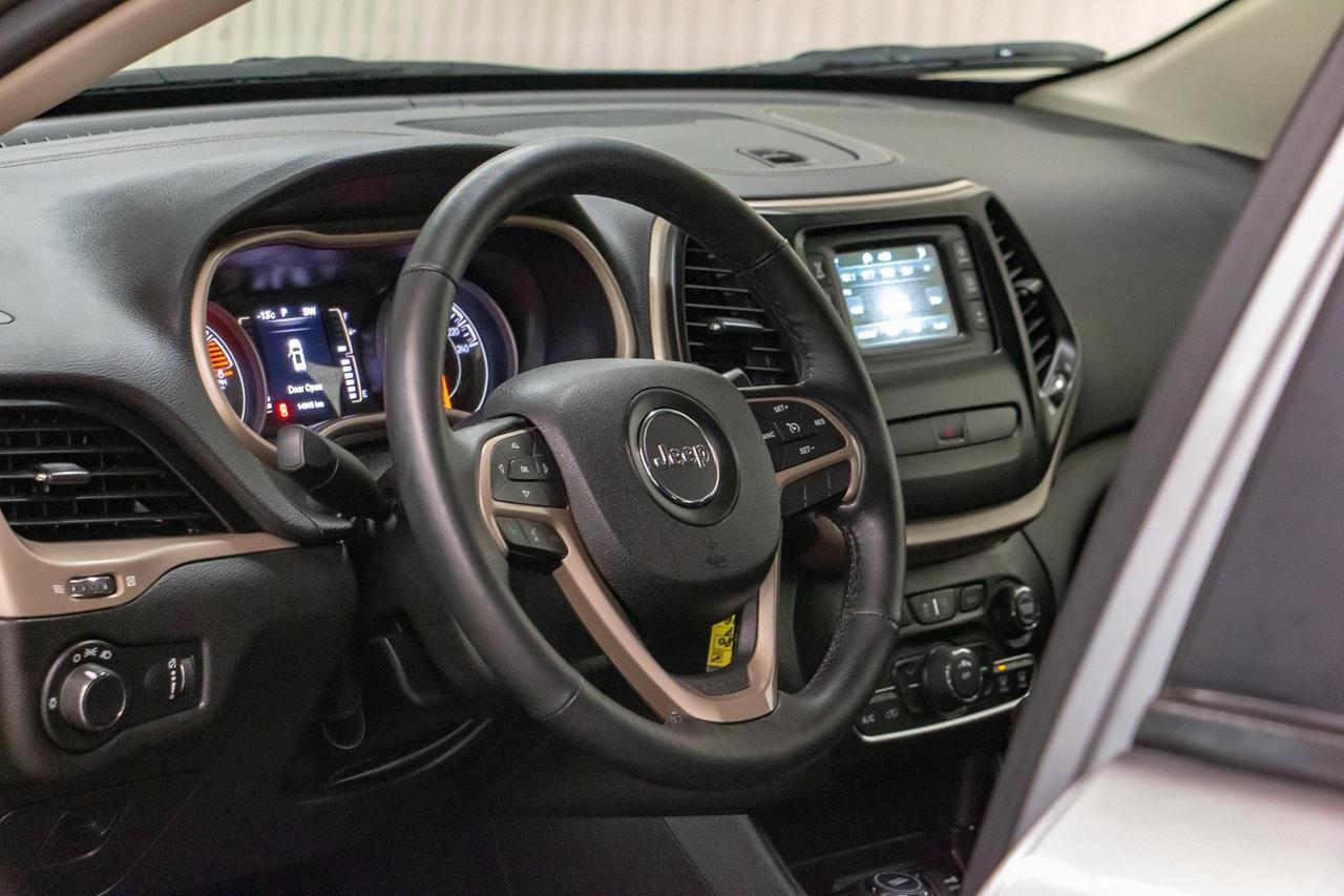2017 Jeep Cherokee 4x4 Sport Red Deer AB