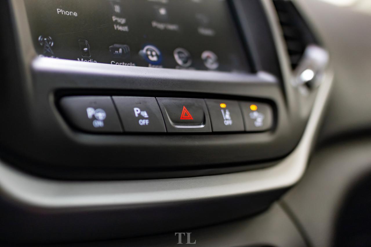 2017 Jeep Cherokee 4x4 Trailhawk Leather Roof Nav BCam Red Deer AB