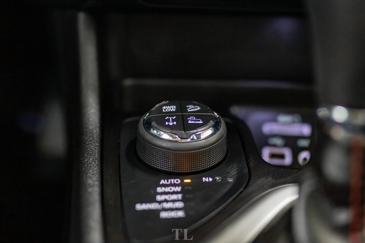 2017 Jeep Cherokee 4x4 Trailhawk Leather Roof Nav BCam Red Deer AB