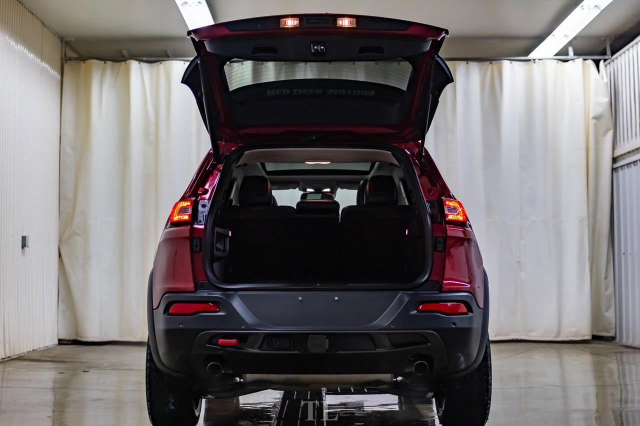 2017 Jeep Cherokee 4x4 Trailhawk Leather Roof Nav BCam Red Deer AB