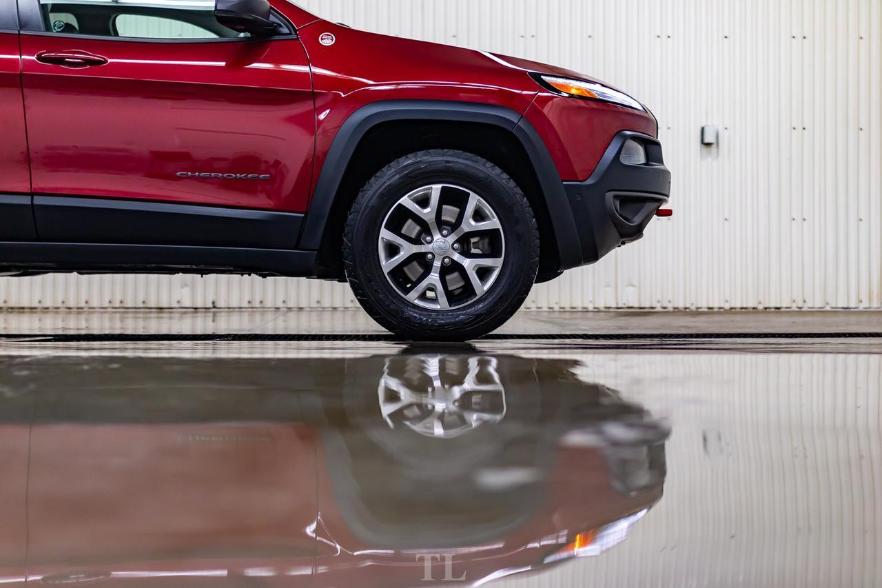 2017 Jeep Cherokee 4x4 Trailhawk Leather Roof Nav BCam Red Deer AB