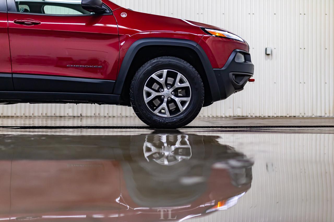 2017 Jeep Cherokee 4x4 Trailhawk Leather Roof Nav BCam Red Deer AB