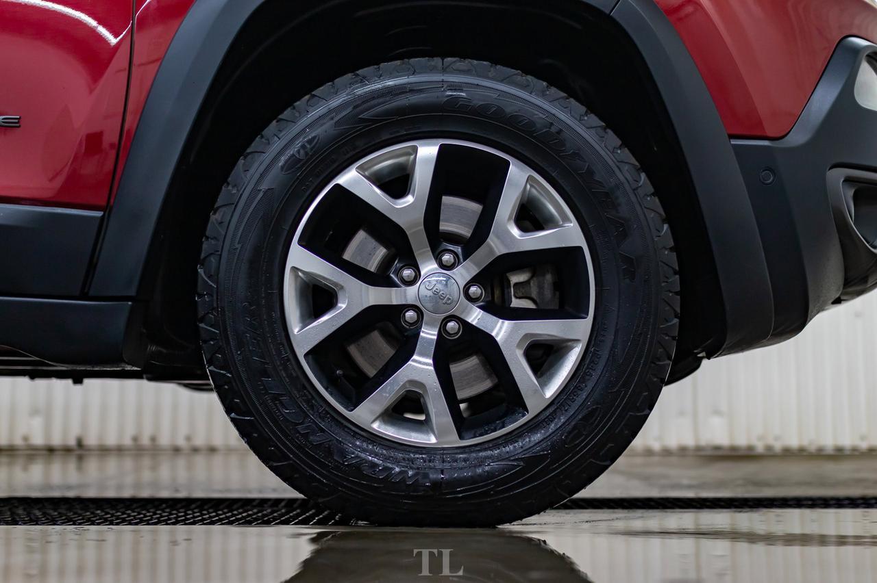 2017 Jeep Cherokee 4x4 Trailhawk Leather Roof Nav BCam Red Deer AB