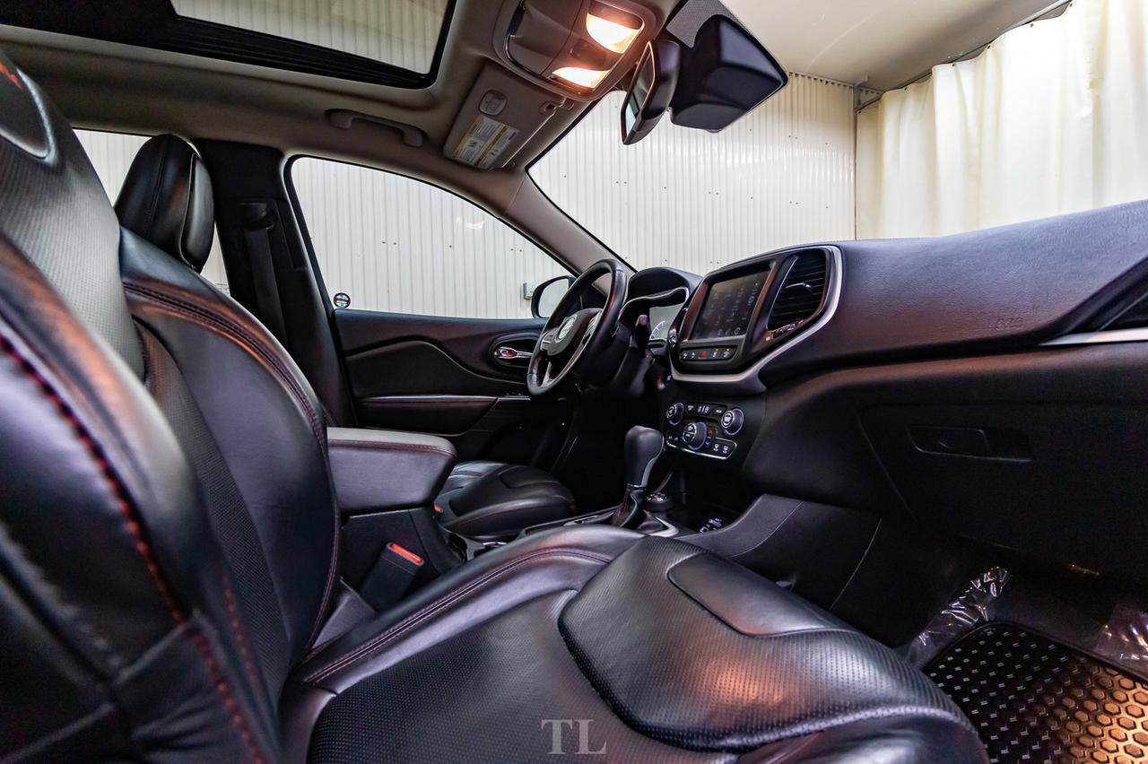 2017 Jeep Cherokee 4x4 Trailhawk Leather Roof Nav BCam Red Deer AB