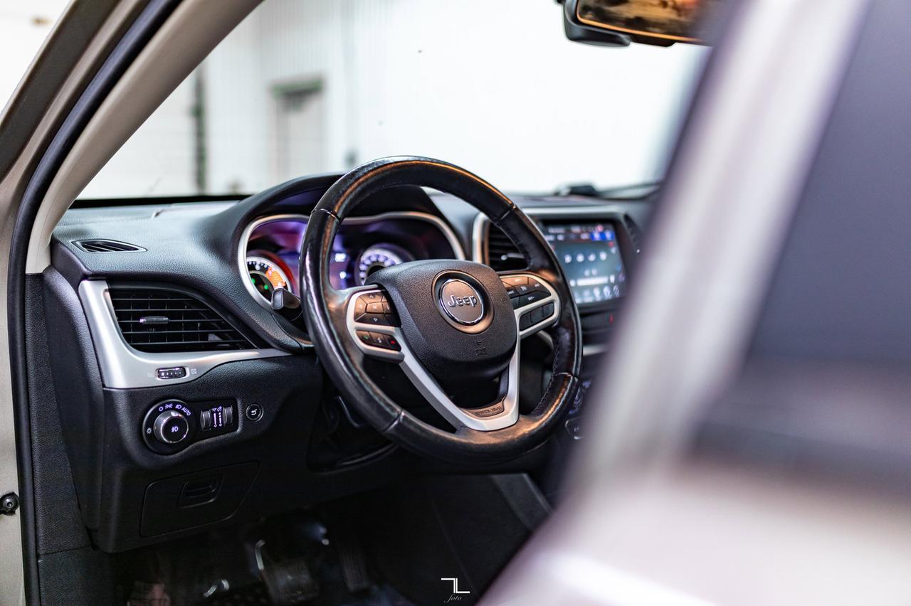 2017 Jeep Cherokee 4x4 Trailhawk Leather Roof Nav BCam Red Deer AB