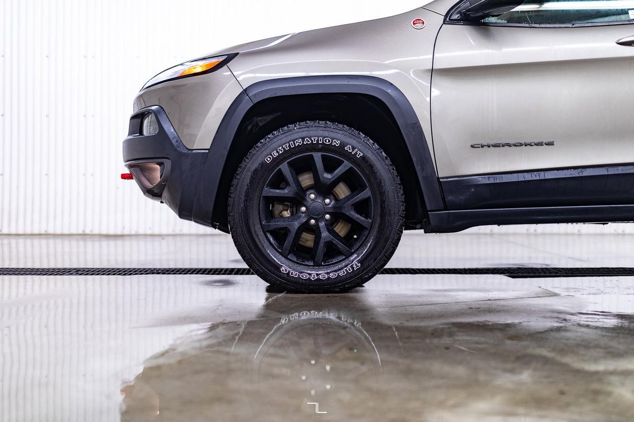 2017 Jeep Cherokee 4x4 Trailhawk Leather Roof Nav BCam Red Deer AB