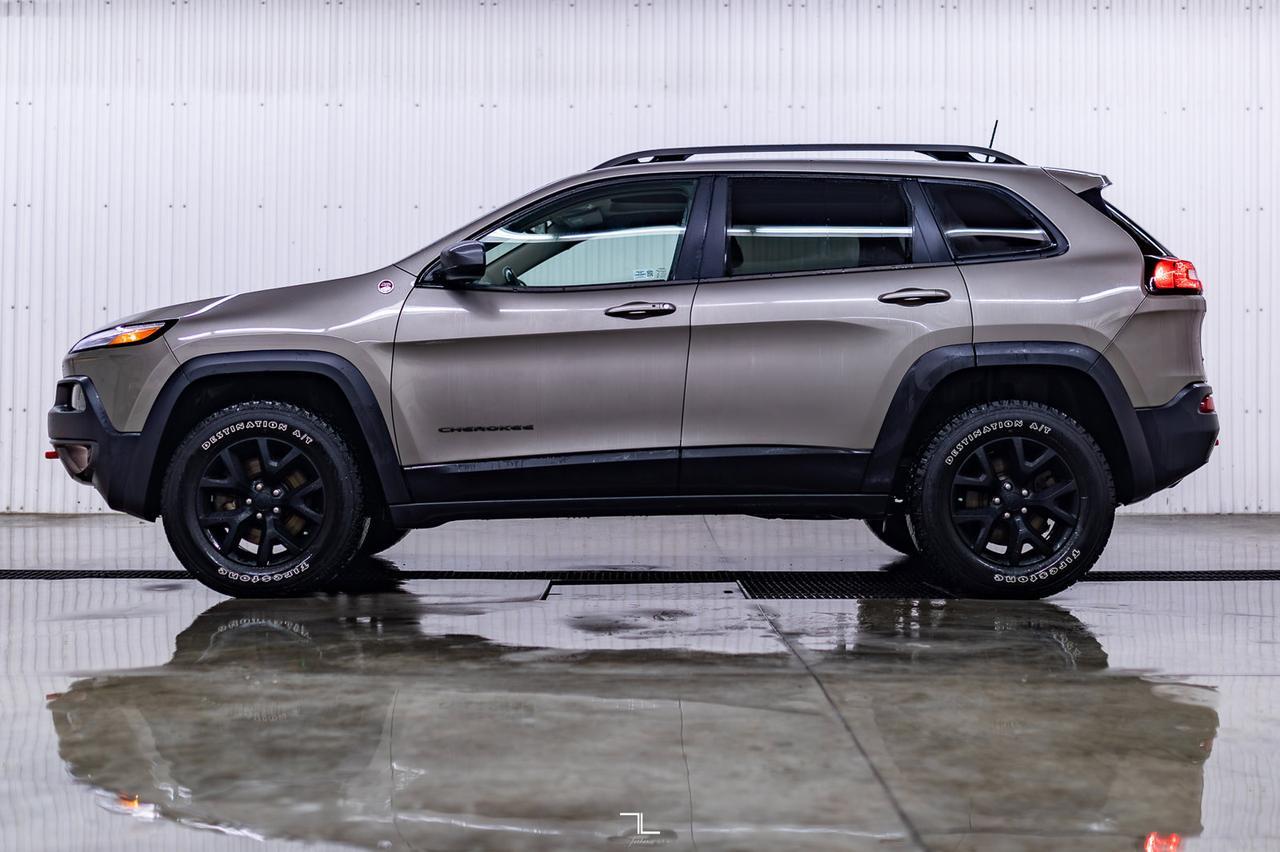 2017 Jeep Cherokee 4x4 Trailhawk Leather Roof Nav BCam Red Deer AB