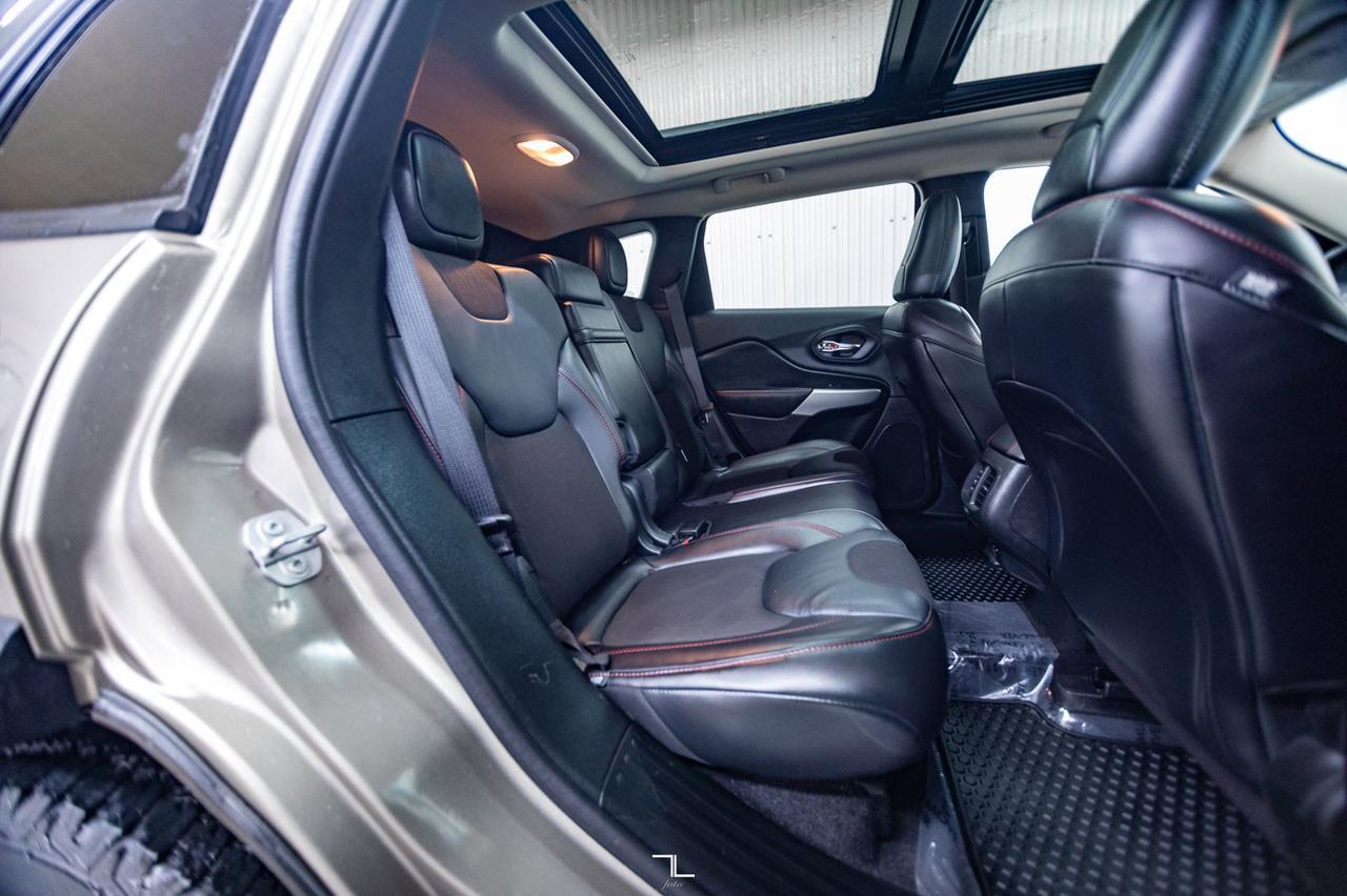 2017 Jeep Cherokee 4x4 Trailhawk Leather Roof Nav BCam Red Deer AB