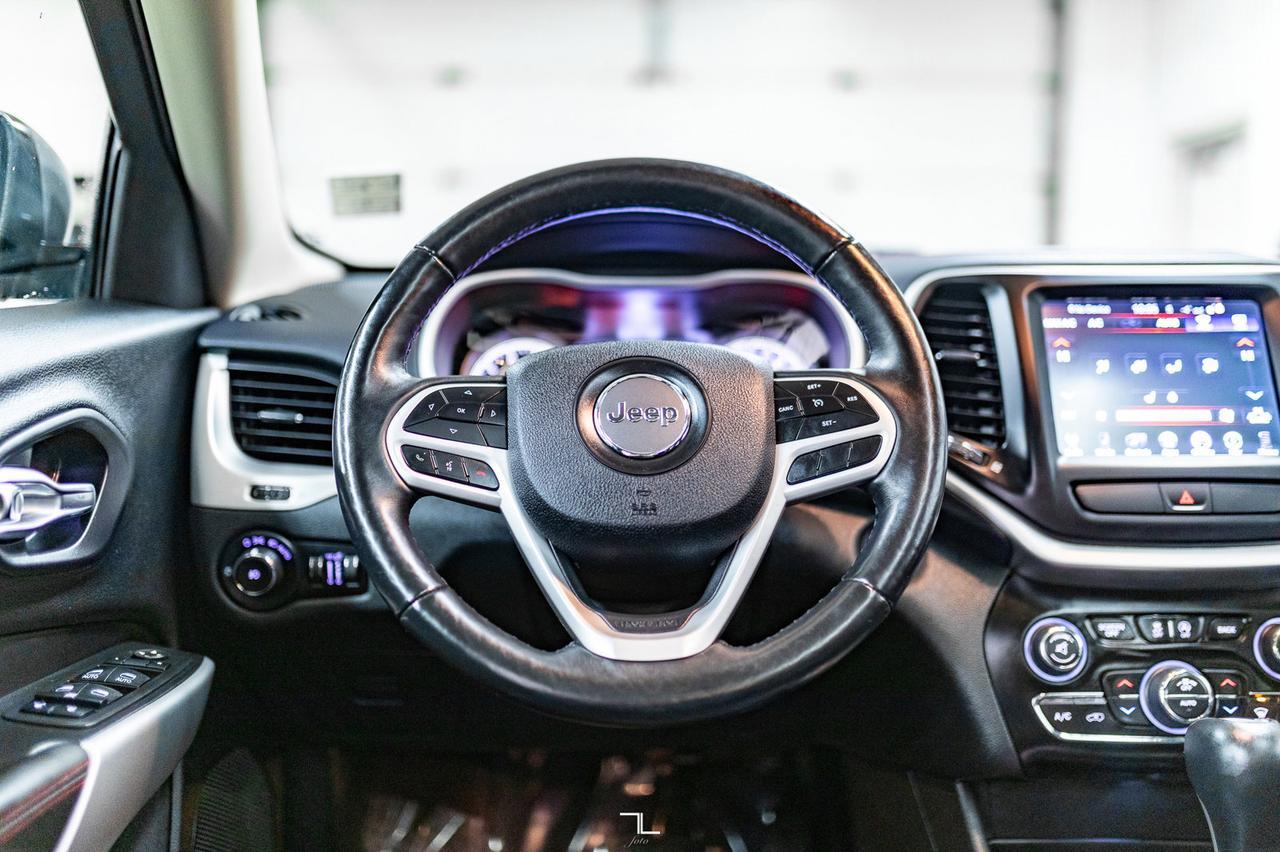 2017 Jeep Cherokee 4x4 Trailhawk Leather Roof Nav BCam Red Deer AB