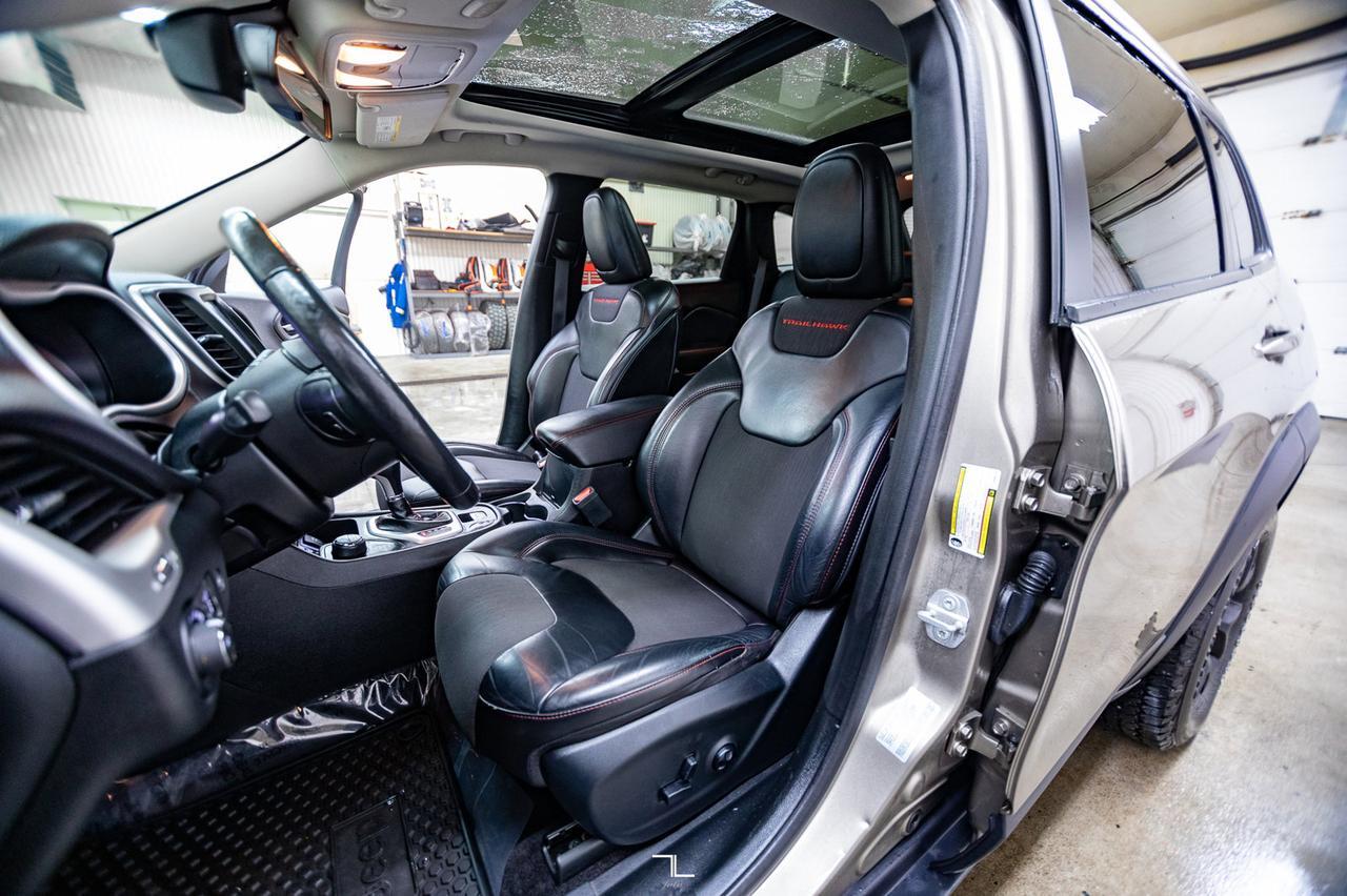 2017 Jeep Cherokee 4x4 Trailhawk Leather Roof Nav BCam Red Deer AB