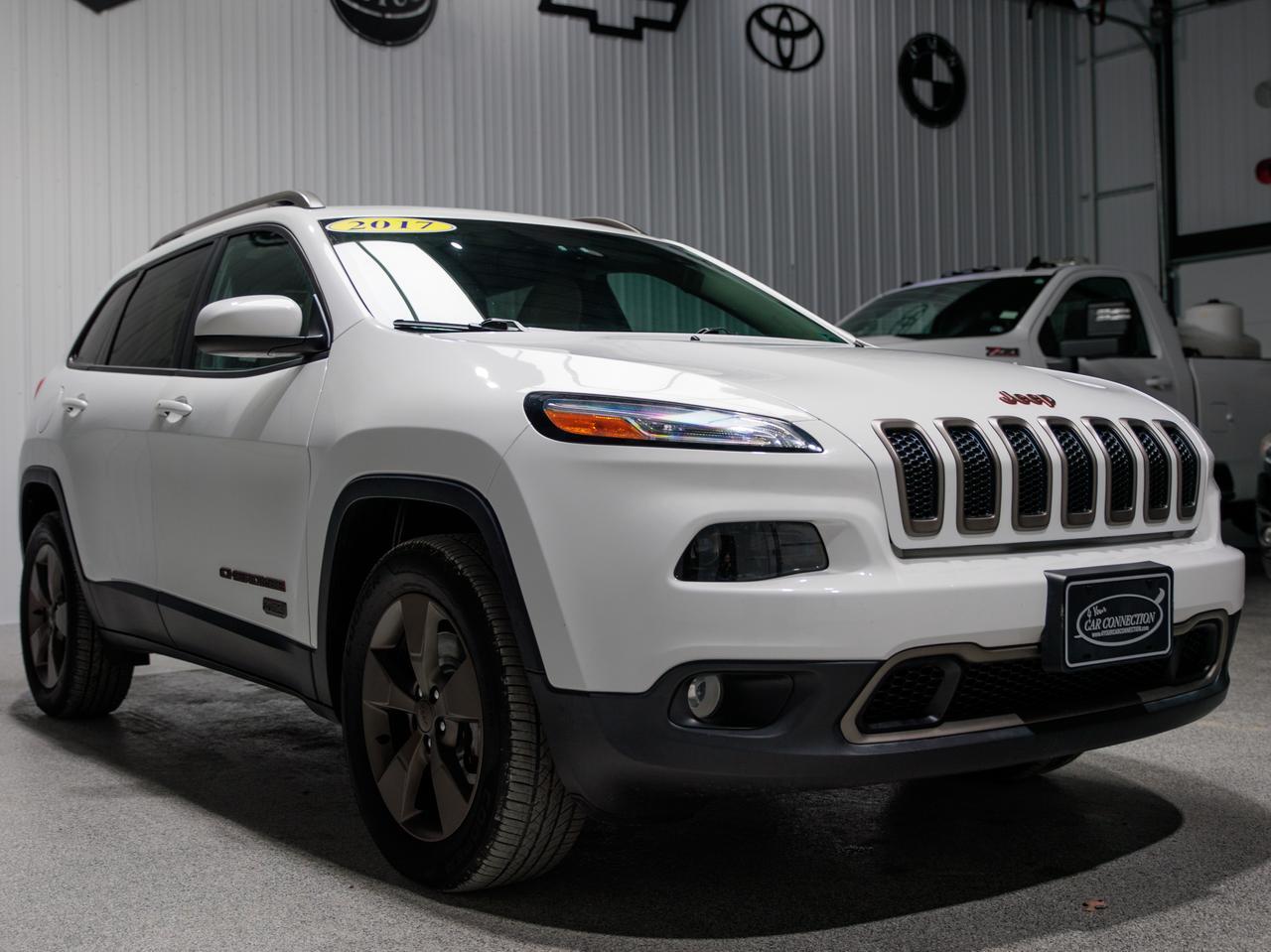 2017 Jeep Cherokee 80th Anniversary Edition photo 3