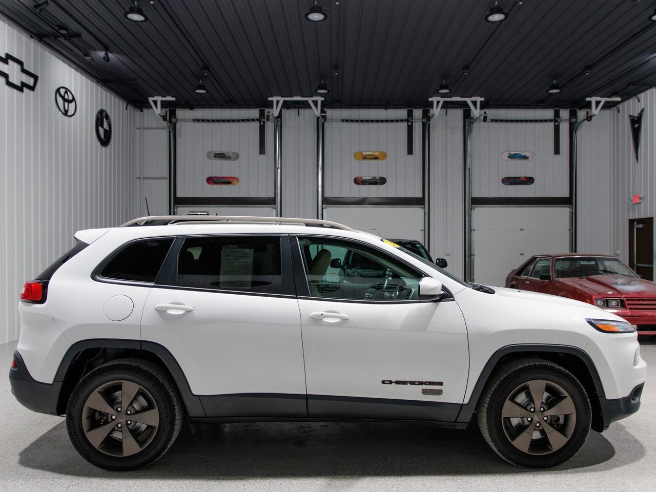 2017 Jeep Cherokee 80th Anniversary Edition photo 2