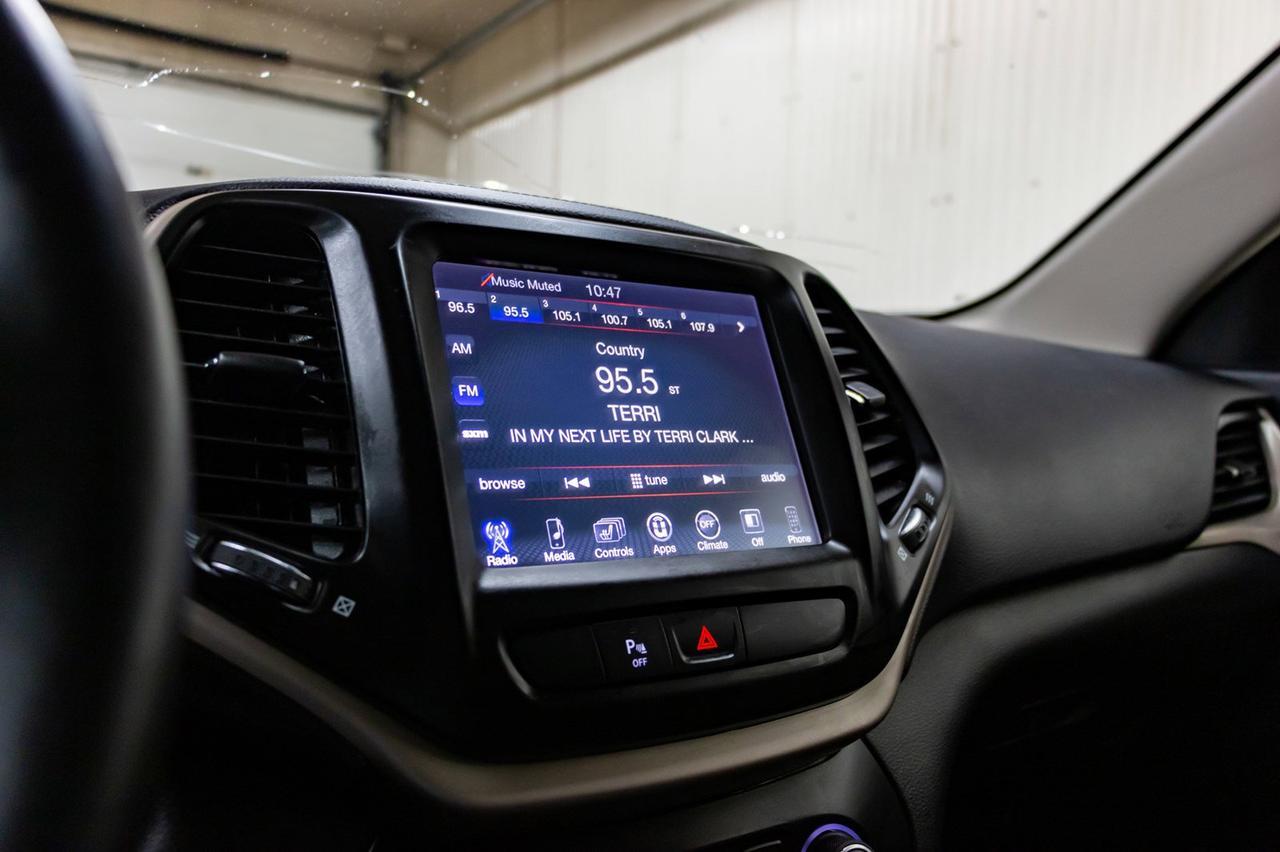 2017 Jeep Cherokee AWD North BCam Red Deer AB