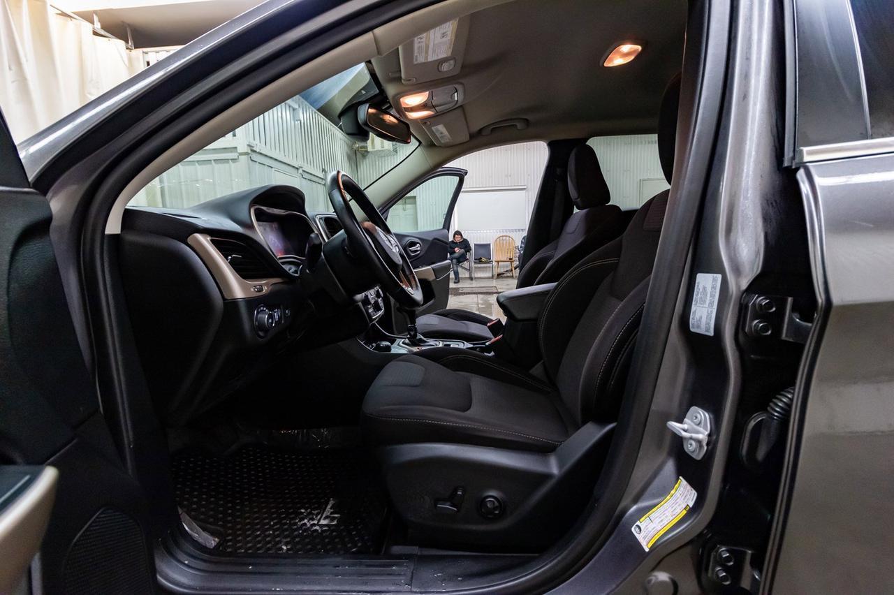 2017 Jeep Cherokee AWD North BCam Red Deer AB