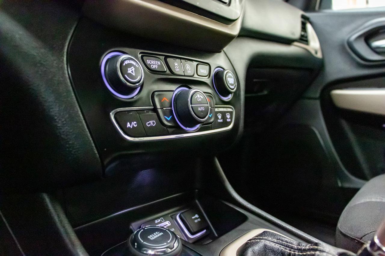 2017 Jeep Cherokee AWD North BCam Red Deer AB