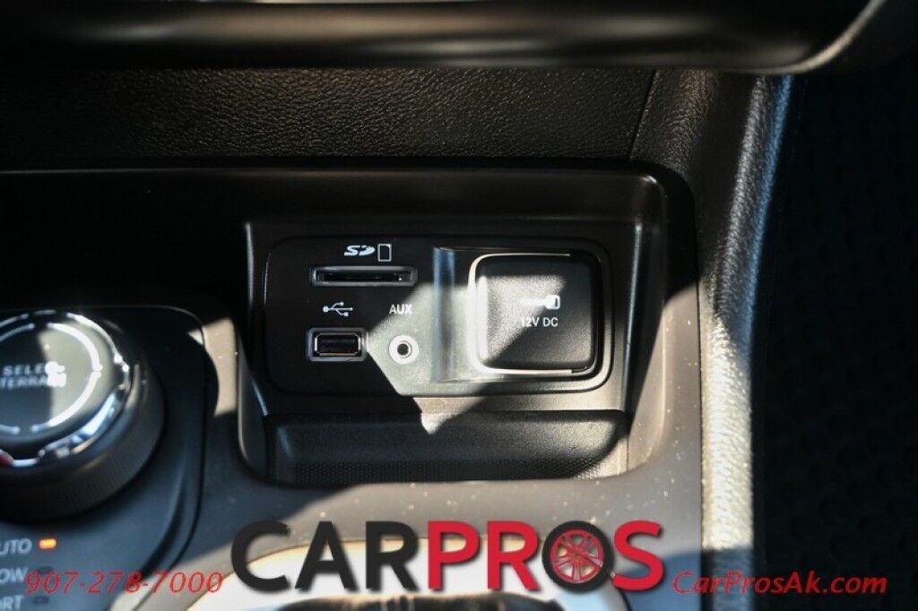 2017 Jeep Cherokee Latitude - 3.2L V6 - Automatic - 4X4 - Heated Front Seats - Heated Steering Wheel - Block Heater - Remote Start - Power Windows & Door Locks - Tow Package Anchorage AK