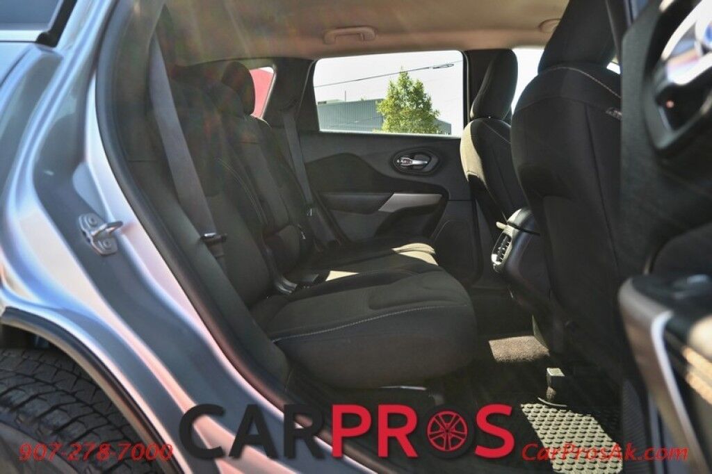 2017 Jeep Cherokee Latitude - 3.2L V6 - Automatic - 4X4 - Heated Front Seats - Heated Steering Wheel - Block Heater - Remote Start - Power Windows & Door Locks - Tow Package Anchorage AK