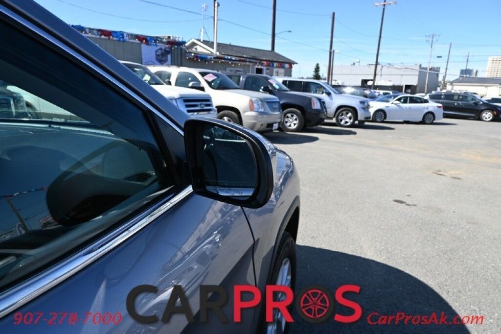 2017 Jeep Cherokee Latitude - 3.2L V6 - Automatic - 4X4 - Heated Front Seats - Heated Steering Wheel - Block Heater - Remote Start - Power Windows & Door Locks - Tow Package Anchorage AK