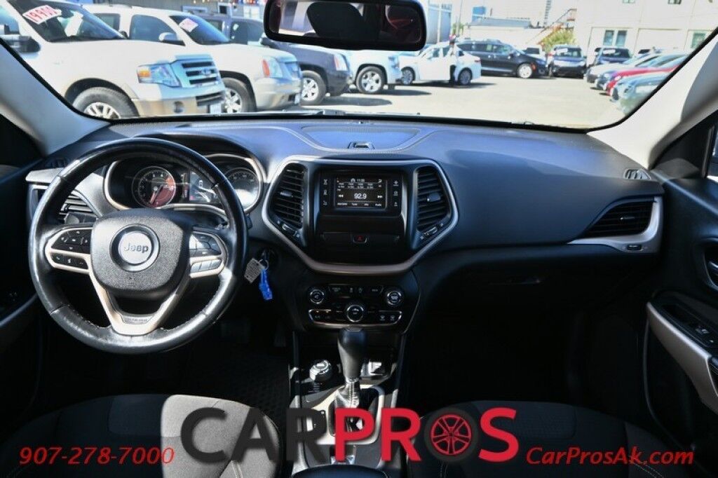 2017 Jeep Cherokee Latitude - 3.2L V6 - Automatic - 4X4 - Heated Front Seats - Heated Steering Wheel - Block Heater - Remote Start - Power Windows & Door Locks - Tow Package Anchorage AK