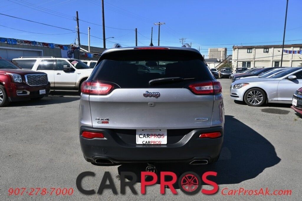 2017 Jeep Cherokee Latitude - 3.2L V6 - Automatic - 4X4 - Heated Front Seats - Heated Steering Wheel - Block Heater - Remote Start - Power Windows & Door Locks - Tow Package Anchorage AK