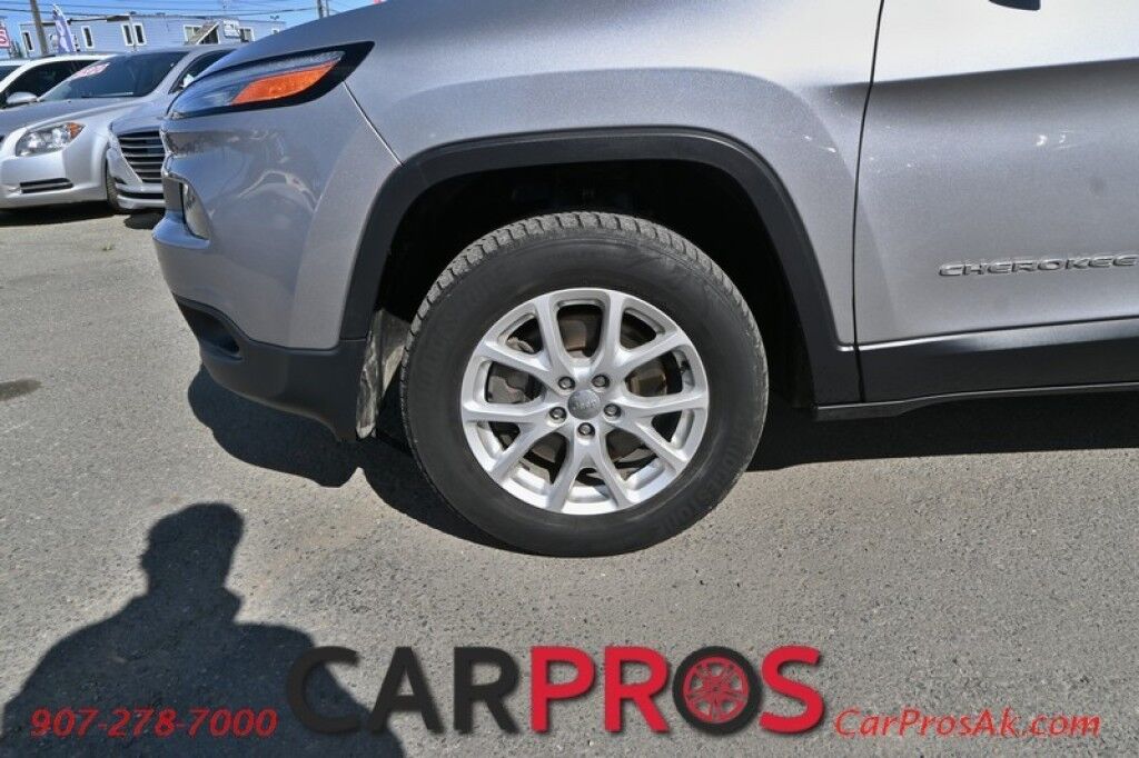 2017 Jeep Cherokee Latitude - 3.2L V6 - Automatic - 4X4 - Heated Front Seats - Heated Steering Wheel - Block Heater - Remote Start - Power Windows & Door Locks - Tow Package Anchorage AK