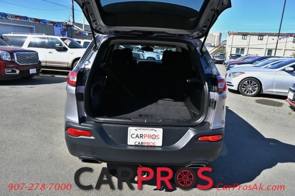 2017 Jeep Cherokee Latitude - 3.2L V6 - Automatic - 4X4 - Heated Front Seats - Heated Steering Wheel - Block Heater - Remote Start - Power Windows & Door Locks - Tow Package Anchorage AK