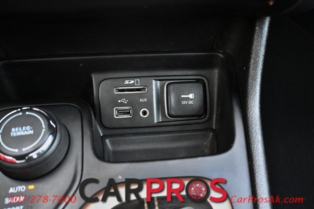 2017 Jeep Cherokee Latitude - 4X4 - 3.2L V6 - Auto Start - Power Driver's Seat - Panoramic Sunroof - Power Locks, Windows & Mirrors - Bluetooth - Power Liftgate - Fog Lights - Keyless Entry & Start - Aluminum Wheels - 29 MPG Anchorage AK