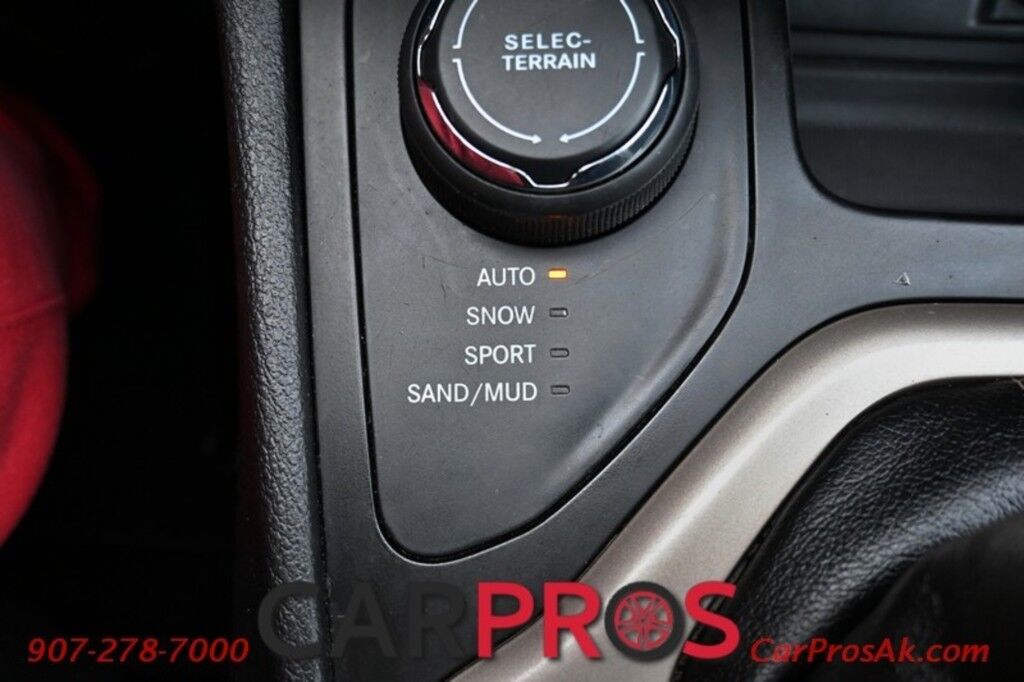2017 Jeep Cherokee Latitude - 4X4 - 3.2L V6 - Auto Start - Power Driver's Seat - Panoramic Sunroof - Power Locks, Windows & Mirrors - Bluetooth - Power Liftgate - Fog Lights - Keyless Entry & Start - Aluminum Wheels - 29 MPG Anchorage AK