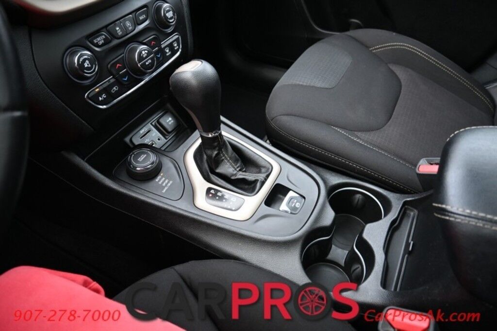 2017 Jeep Cherokee Latitude - 4X4 - 3.2L V6 - Auto Start - Power Driver's Seat - Panoramic Sunroof - Power Locks, Windows & Mirrors - Bluetooth - Power Liftgate - Fog Lights - Keyless Entry & Start - Aluminum Wheels - 29 MPG Anchorage AK