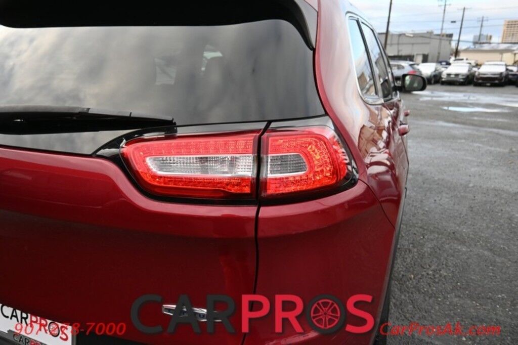 2017 Jeep Cherokee Latitude - 4X4 - 3.2L V6 - Auto Start - Power Driver's Seat - Panoramic Sunroof - Power Locks, Windows & Mirrors - Bluetooth - Power Liftgate - Fog Lights - Keyless Entry & Start - Aluminum Wheels - 29 MPG Anchorage AK