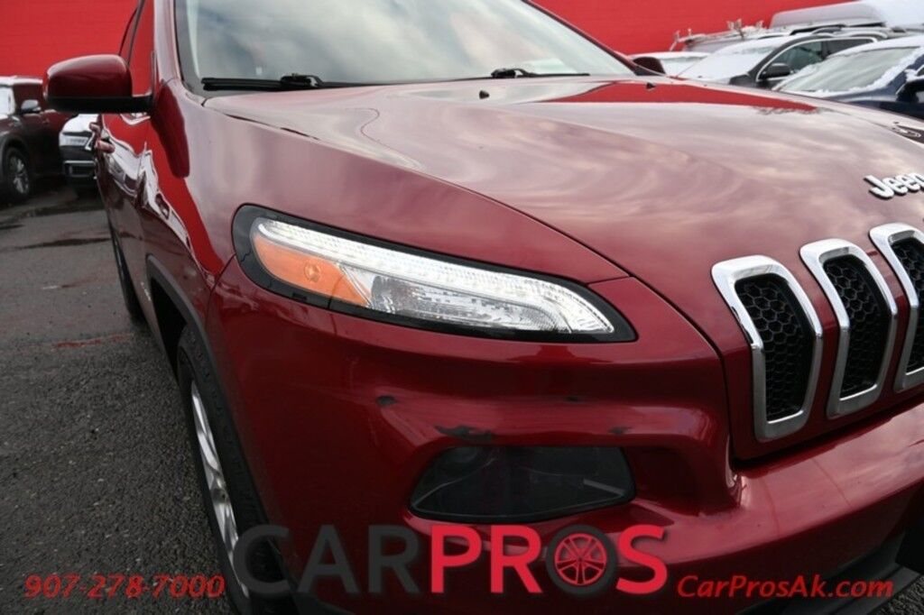 2017 Jeep Cherokee Latitude - 4X4 - 3.2L V6 - Auto Start - Power Driver's Seat - Panoramic Sunroof - Power Locks, Windows & Mirrors - Bluetooth - Power Liftgate - Fog Lights - Keyless Entry & Start - Aluminum Wheels - 29 MPG Anchorage AK