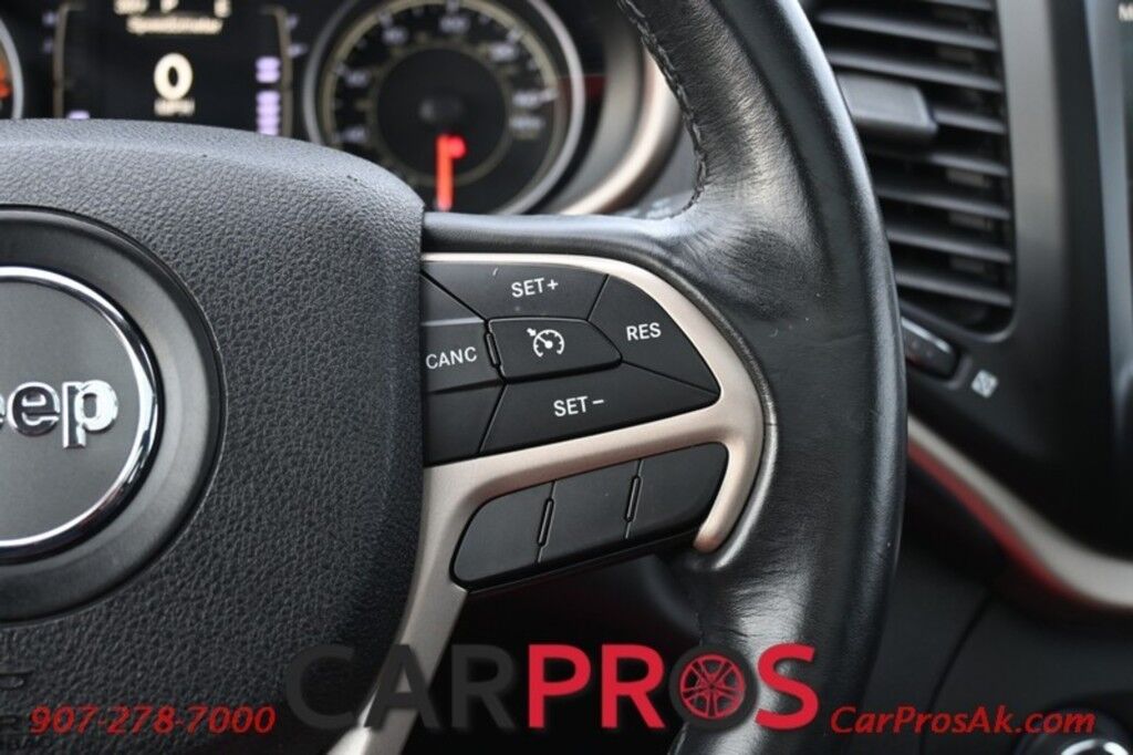 2017 Jeep Cherokee Latitude - 4X4 - 3.2L V6 - Auto Start - Power Driver's Seat - Panoramic Sunroof - Power Locks, Windows & Mirrors - Bluetooth - Power Liftgate - Fog Lights - Keyless Entry & Start - Aluminum Wheels - 29 MPG Anchorage AK