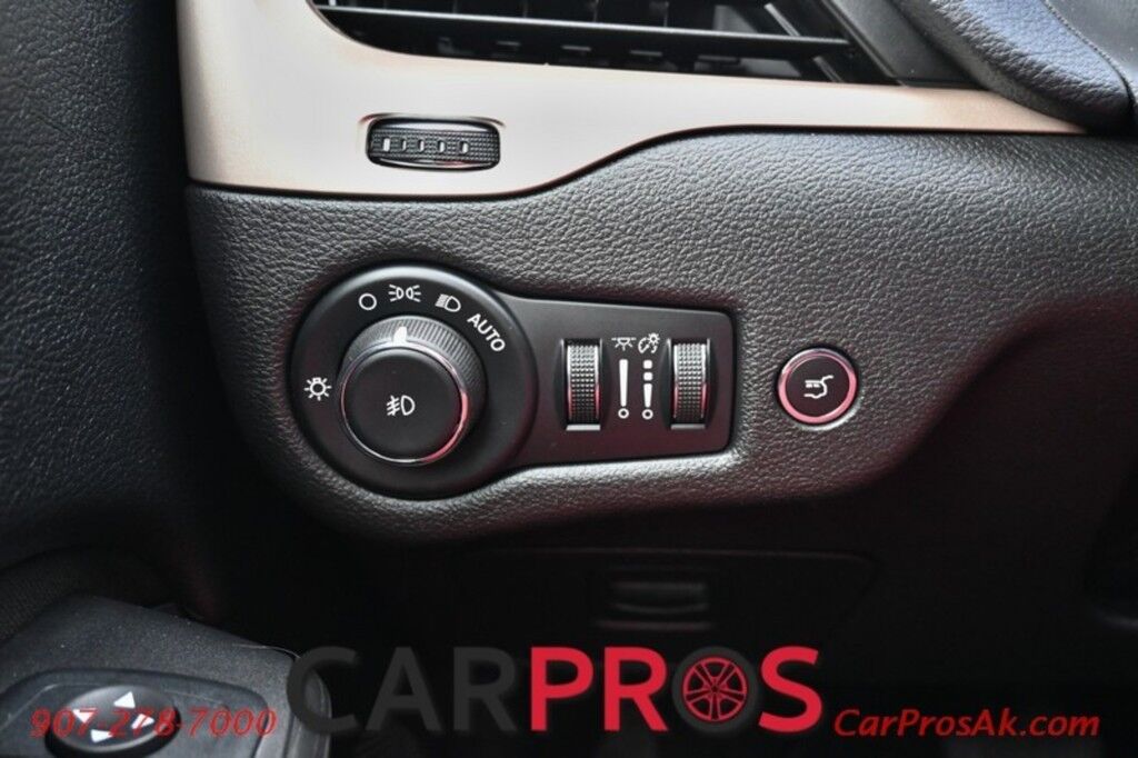 2017 Jeep Cherokee Latitude - 4X4 - 3.2L V6 - Auto Start - Power Driver's Seat - Panoramic Sunroof - Power Locks, Windows & Mirrors - Bluetooth - Power Liftgate - Fog Lights - Keyless Entry & Start - Aluminum Wheels - 29 MPG Anchorage AK