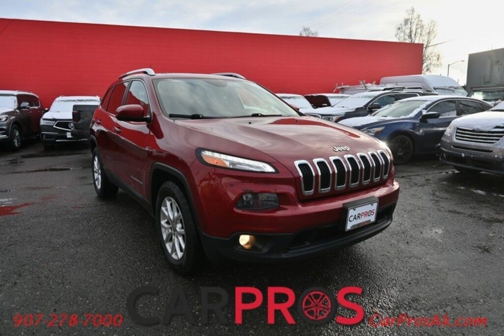 2017 Jeep Cherokee Latitude - 4X4 - 3.2L V6 - Auto Start - Power Driver's Seat - Panoramic Sunroof - Power Locks, Windows & Mirrors - Bluetooth - Power Liftgate - Fog Lights - Keyless Entry & Start - Aluminum Wheels - 29 MPG