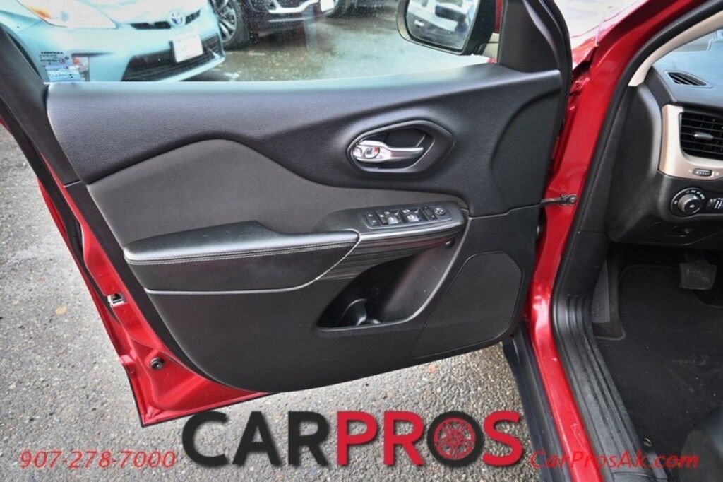 2017 Jeep Cherokee Latitude - 4X4 - 3.2L V6 - Auto Start - Power Driver's Seat - Panoramic Sunroof - Power Locks, Windows & Mirrors - Bluetooth - Power Liftgate - Fog Lights - Keyless Entry & Start - Aluminum Wheels - 29 MPG Anchorage AK