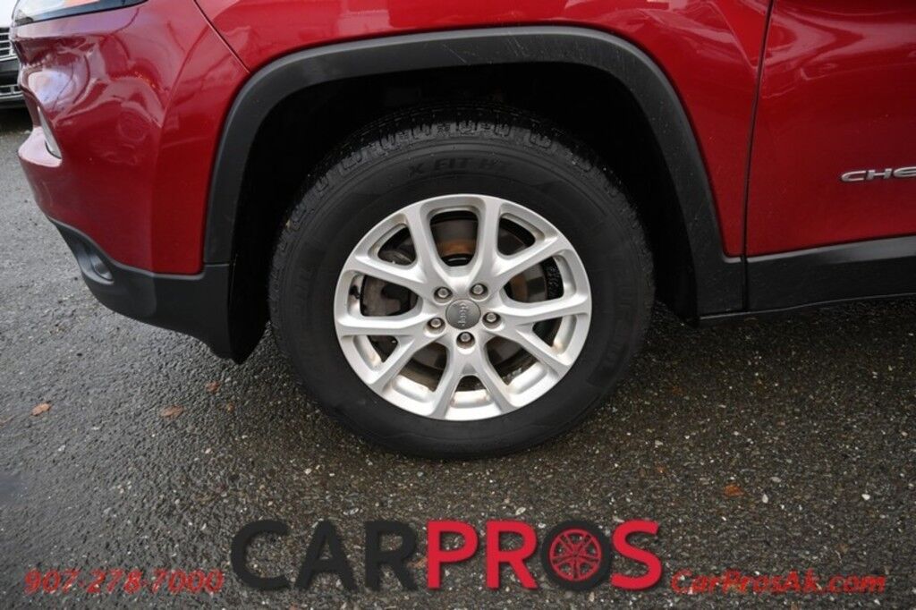 2017 Jeep Cherokee Latitude - 4X4 - 3.2L V6 - Auto Start - Power Driver's Seat - Panoramic Sunroof - Power Locks, Windows & Mirrors - Bluetooth - Power Liftgate - Fog Lights - Keyless Entry & Start - Aluminum Wheels - 29 MPG Anchorage AK