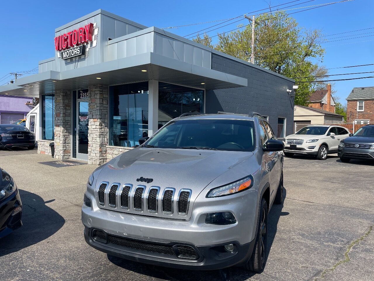 Used 2017 Jeep Cherokee Sport 4x4 4dr SUV in Wyandotte MI