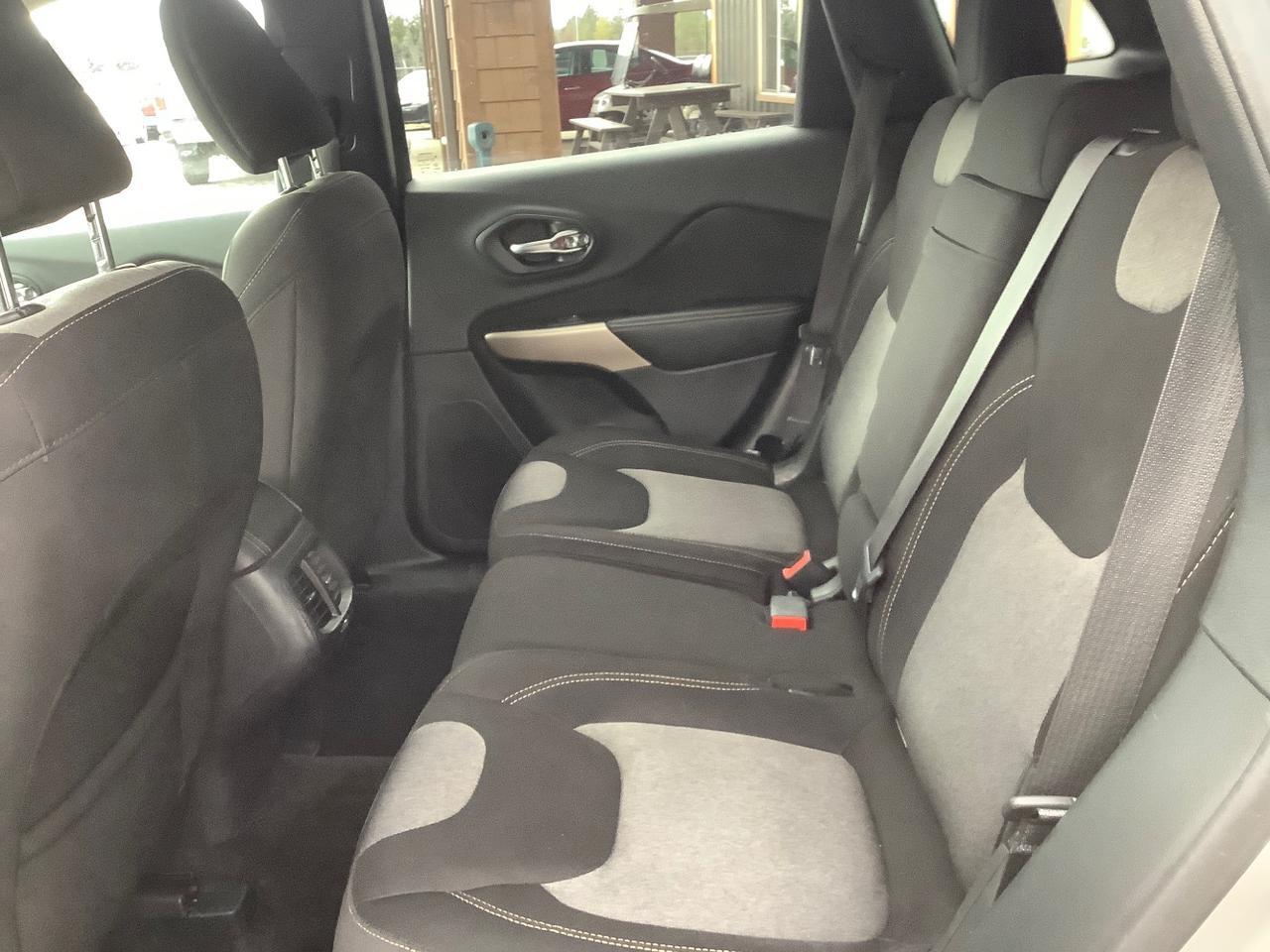 2017 Jeep Cherokee Sport FWD Hayden ID