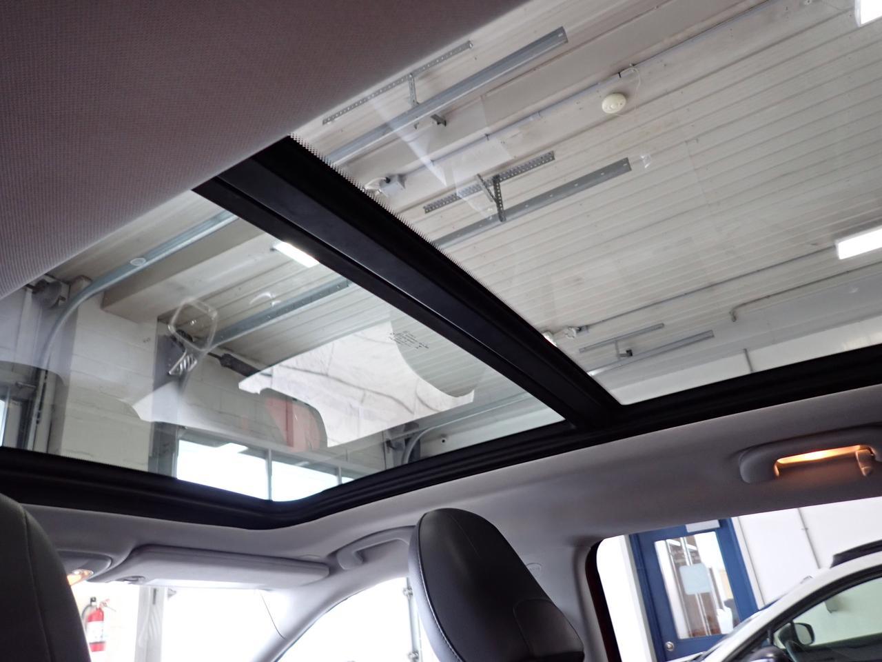 2017 Jeep Compass North 4WD *MANUAL* SUNROOF Listowel ON