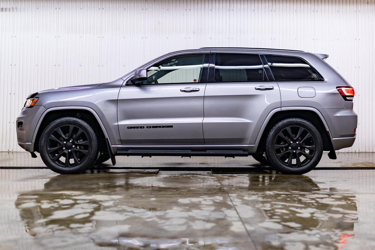2017 Jeep Grand Cherokee 4x4 Altitude Leather Roof Nav BCam Red Deer AB