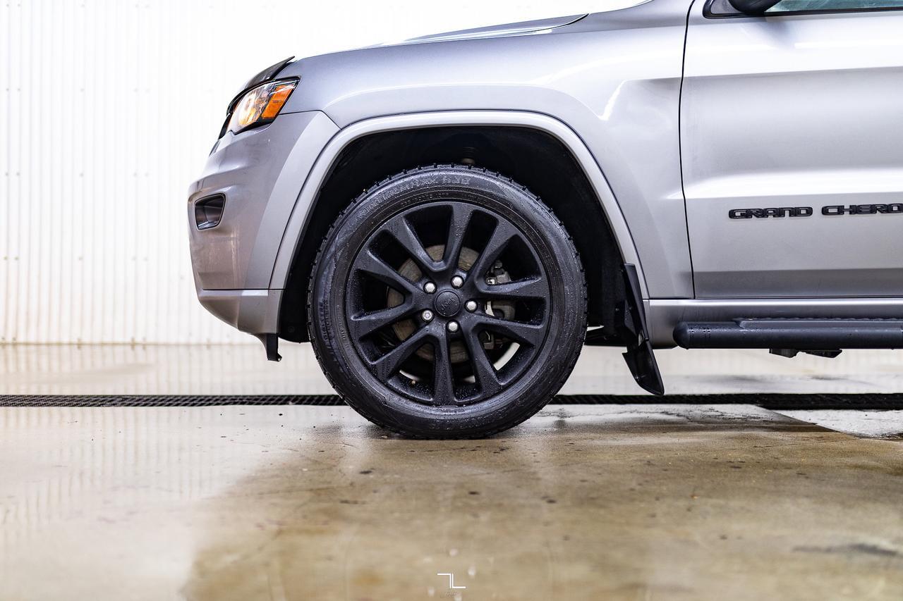 2017 Jeep Grand Cherokee 4x4 Altitude Leather Roof Nav BCam Red Deer AB