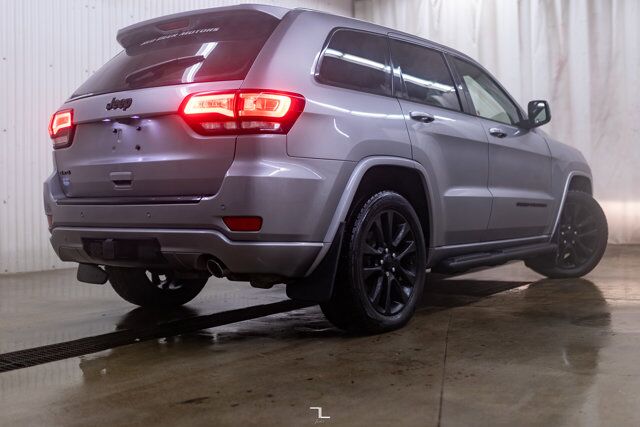 2017 Jeep Grand Cherokee 4x4 Altitude Leather Roof Nav BCam Red Deer AB