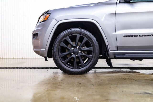 2017 Jeep Grand Cherokee 4x4 Altitude Leather Roof Nav BCam Red Deer AB